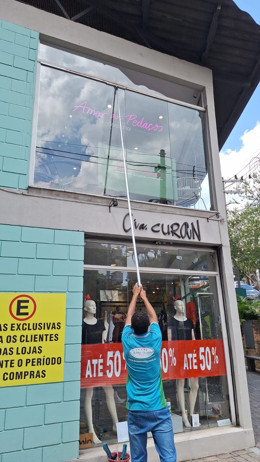 Descubra as etapas e técnicas da limpeza de fachada predial e mantenha seu prédio valorizado, seguro e com aparência impecável.