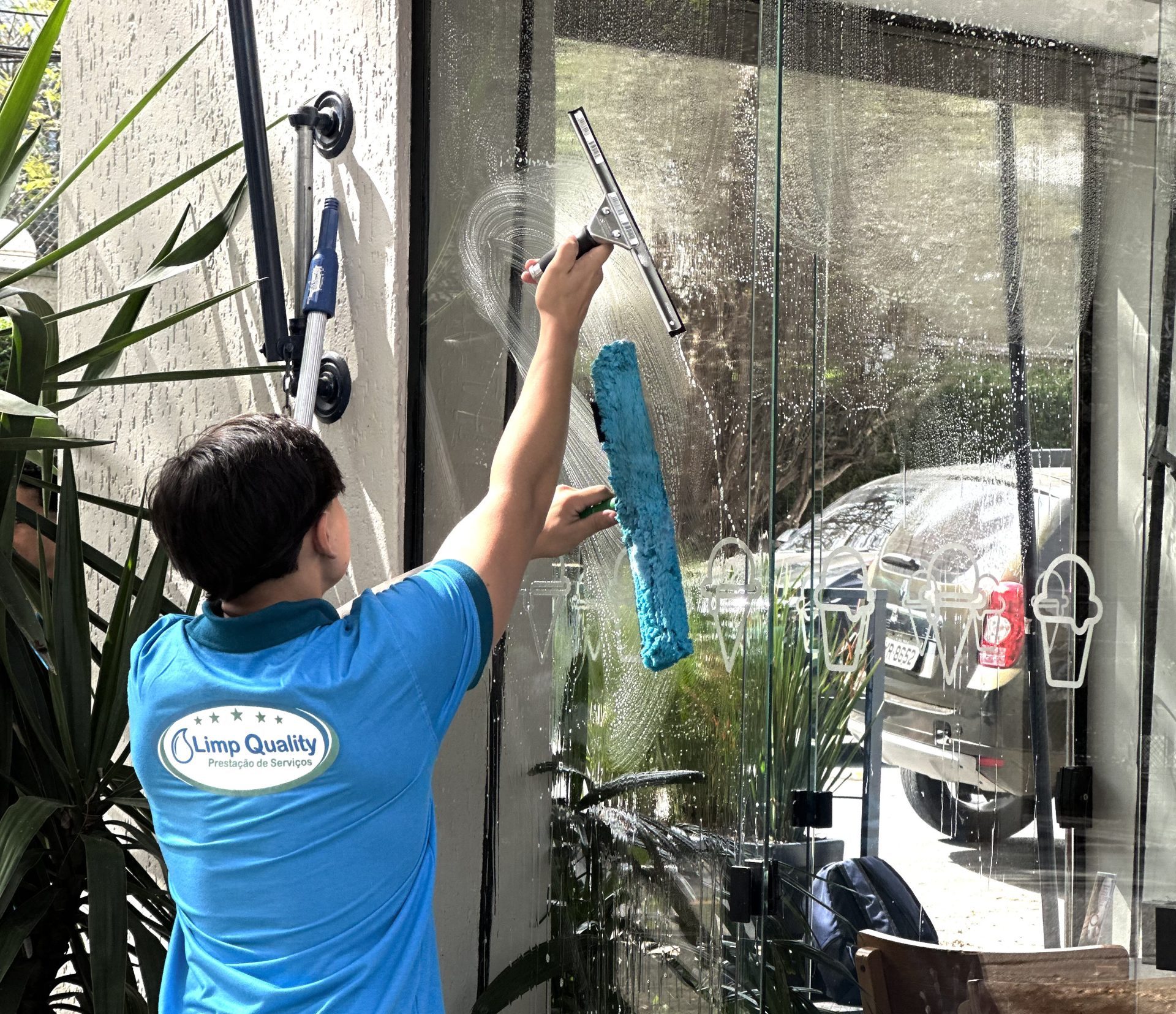 5 Motivos Para Modernizar a Vitrine da Sua Loja com uma Empresa Limpa Vidros